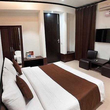 The Wind Cross Hotel Kalka Ngoại thất bức ảnh