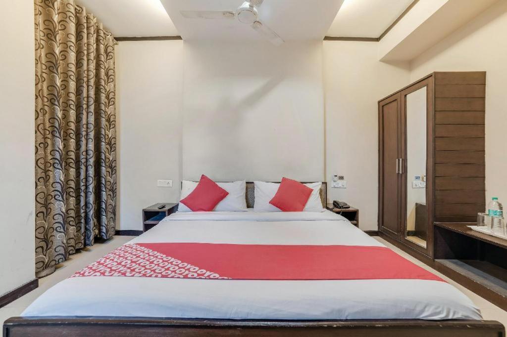 The Wind Cross Hotel Kalka Ngoại thất bức ảnh