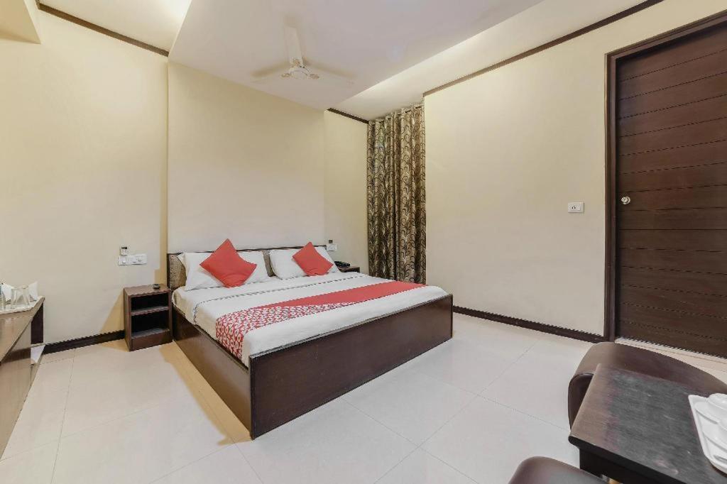 The Wind Cross Hotel Kalka Ngoại thất bức ảnh