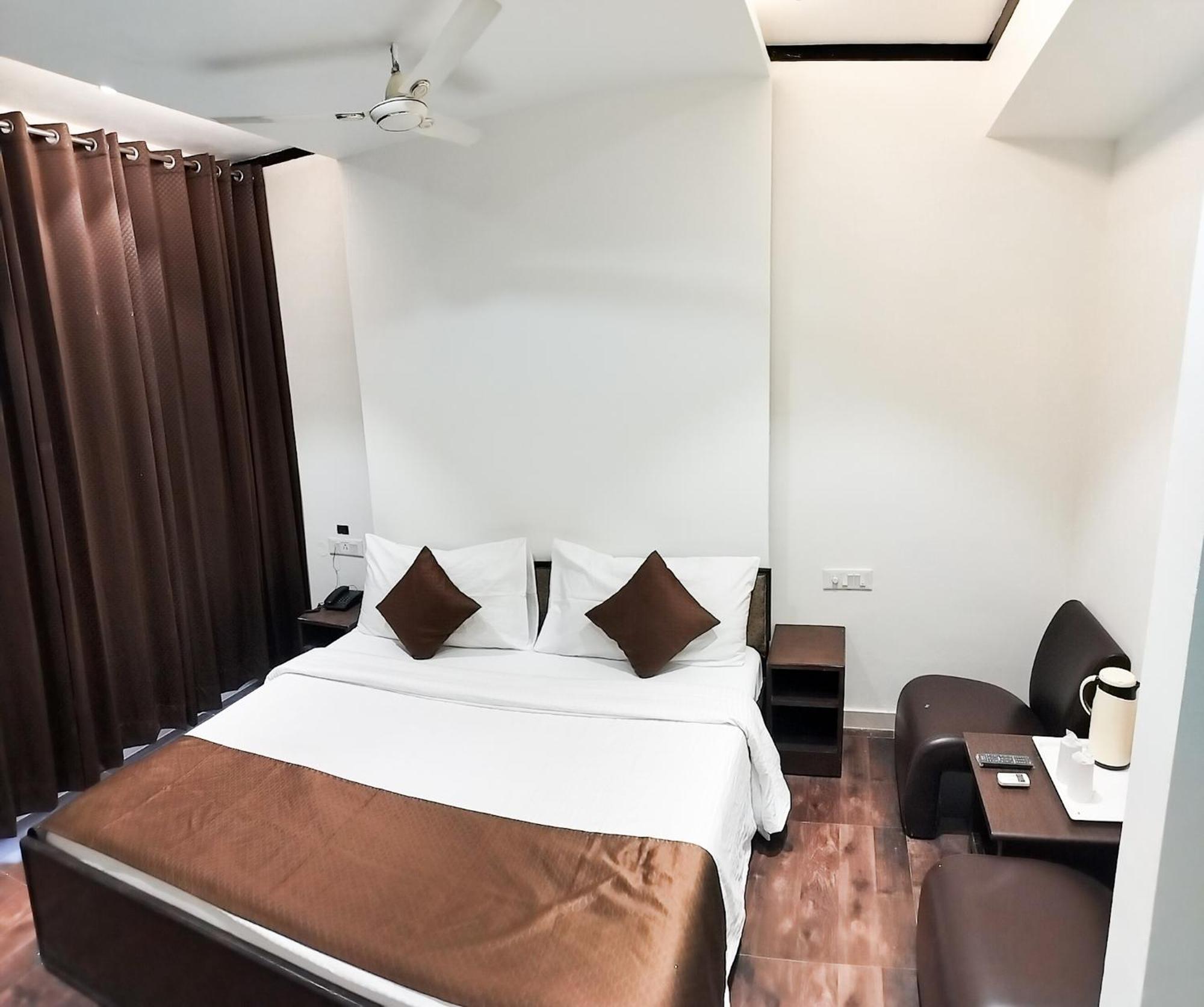 The Wind Cross Hotel Kalka Ngoại thất bức ảnh