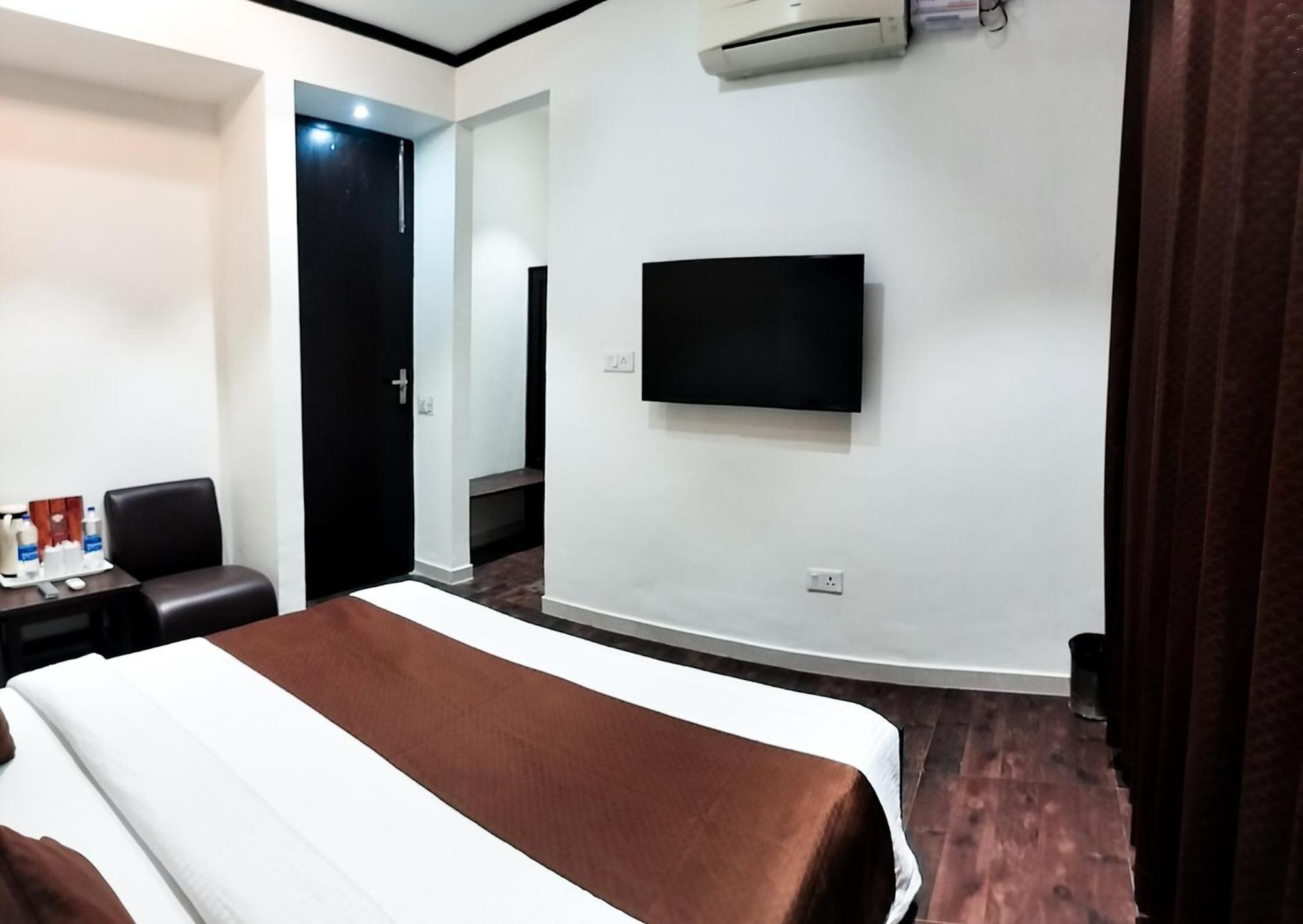 The Wind Cross Hotel Kalka Ngoại thất bức ảnh